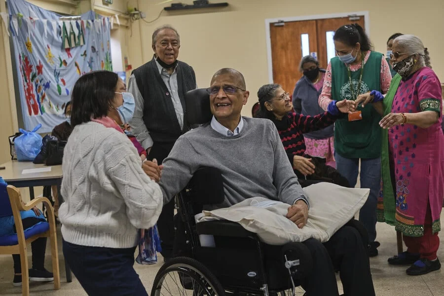 nursing home people sitting talking